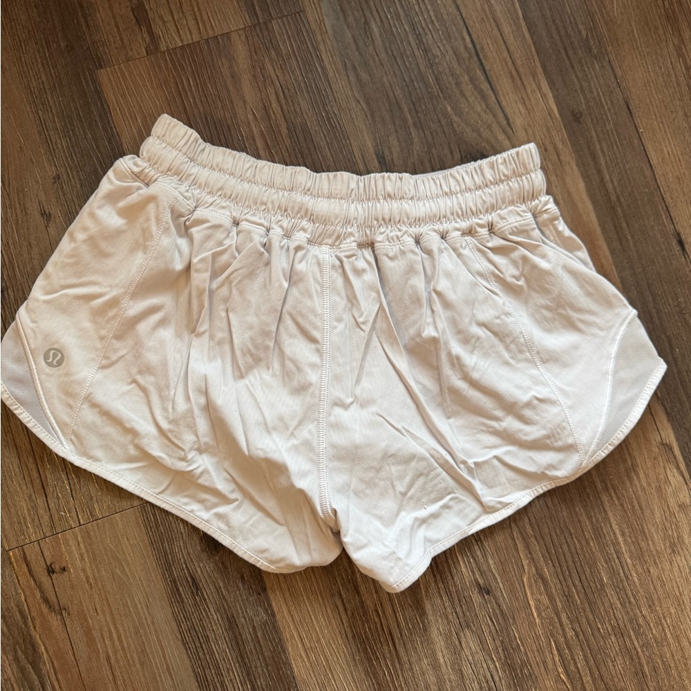 LULULEMON HOTTY HOT SHORTS 2.5”